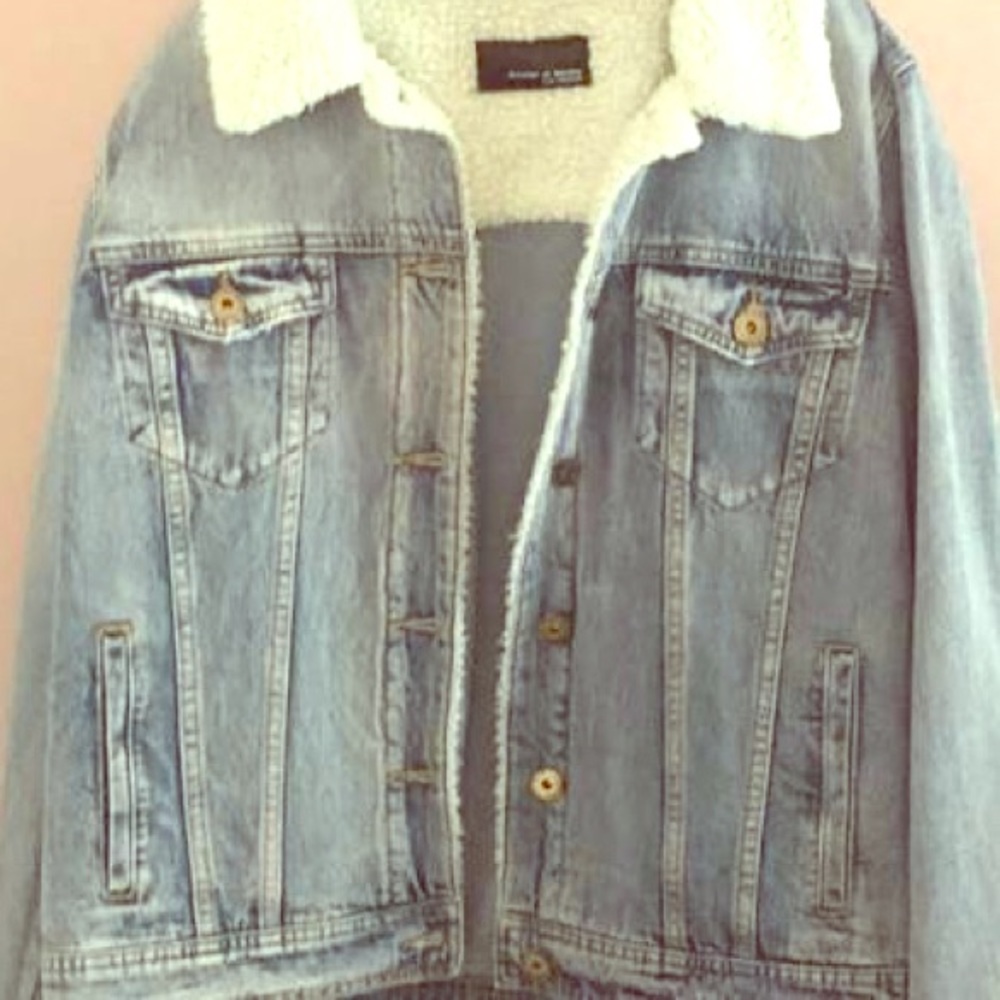 Jean jacket with Sherpa trim